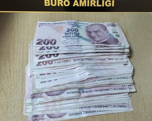 İzmit’te kuyumcularda sahte altın bozduran şüpheli yakalandı