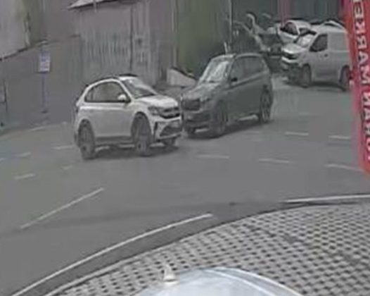 Çarpışan araçlardan biri takla attı, 7 kişi yaralandı