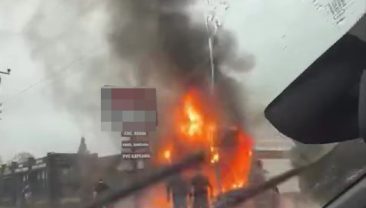 Başiskele’de iş yeri alevlere teslim oldu