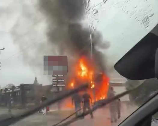 Başiskele’de iş yeri alevlere teslim oldu