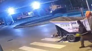 Motosiklet pikaba çarptı: 2 ağır yaralı