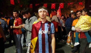 Galatasaray’ın şampiyonluğunu kutladılar: Trabzonspor taraftarı da vardı