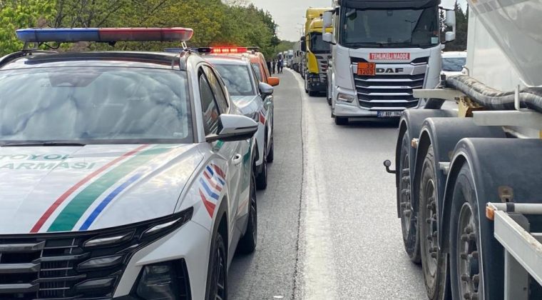 Kocaeli’de kaza: TEM’de 6 tır birbirine girdi