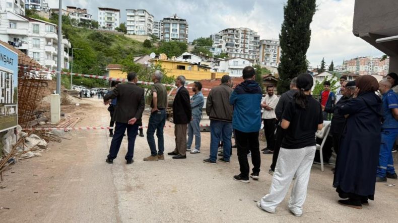 İzmit’te toprak kayması: 5 bina boşaltıldı