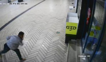Fethiye caddesinde dükkanlara taşlı sopalı saldırı