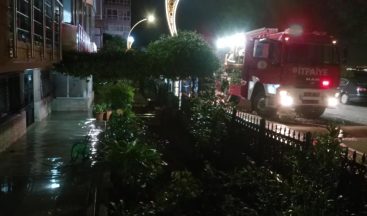 Karamürsel’de sağanak etkili oldu: ev ve iş yerlerini su bastı