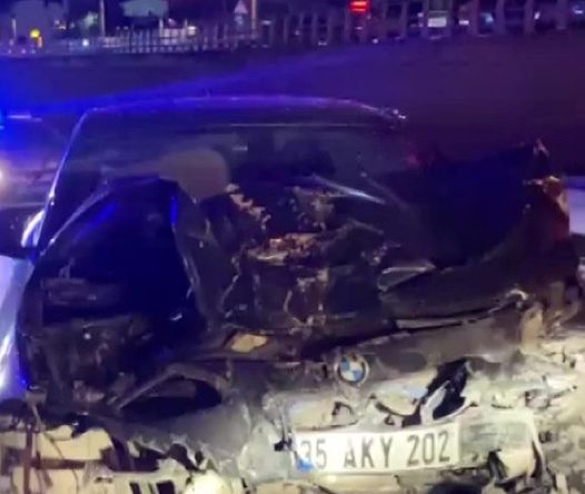 Kocaeli’de 4 araç birbirine girdi; Yaralılar var