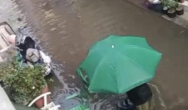 İzmit’te sağanak vatandaşlara zor anlar yaşattı