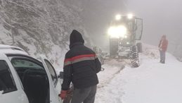 Büyükşehir ekipleri, mahsur kalanları kurtardı