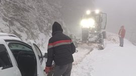 Büyükşehir ekipleri, mahsur kalanları kurtardı