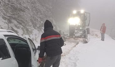 Büyükşehir ekipleri, mahsur kalanları kurtardı