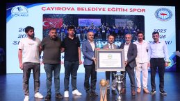 Çayırova’nın yıldızları ödül gecesinde parladı