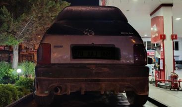 Trafikte bıçaklı kavga: 3 yaralı, araçlar trafikten men edildi