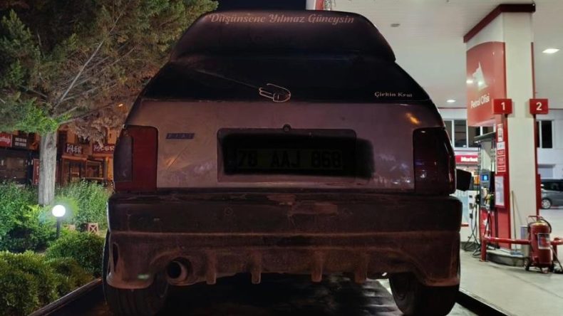Trafikte bıçaklı kavga: 3 yaralı, araçlar trafikten men edildi