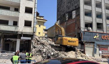4 kişinin öldüğü facianın ardından boşaltılan 22 riskli yapı yıkılıyor