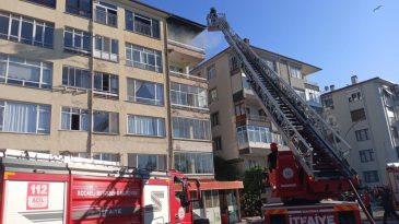 Apartmanda yangın: Mahsur kalan kadın ve çocuk kurtarıldı