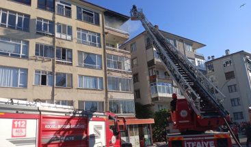 Apartmanda yangın: Mahsur kalan kadın ve çocuk kurtarıldı