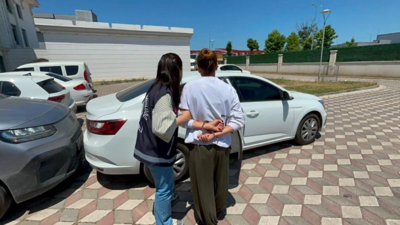 400 bin TL değerinde ziynet eşyası hırsızlığı: Şüpheliler otoyolda yakalandı