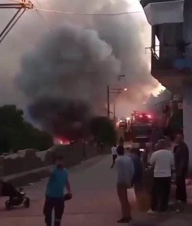 Yangın paniği: Mahalleli sokağa döküldü