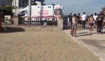 Denize giren iki kardeşten biri hayatını kaybetti, diğeri hastaneye kaldırıldı