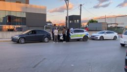Peş peşe kazaya karışıp mağdurları darbetti