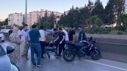 Motosiklet otomobile çarptı: Sürücü ağır yaralandı