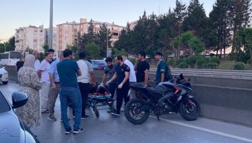 Motosiklet otomobile çarptı: Sürücü ağır yaralandı