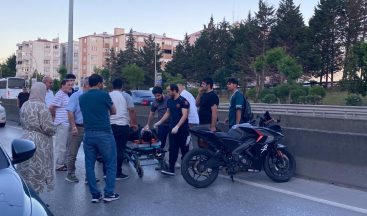 Motosiklet otomobile çarptı: Sürücü ağır yaralandı