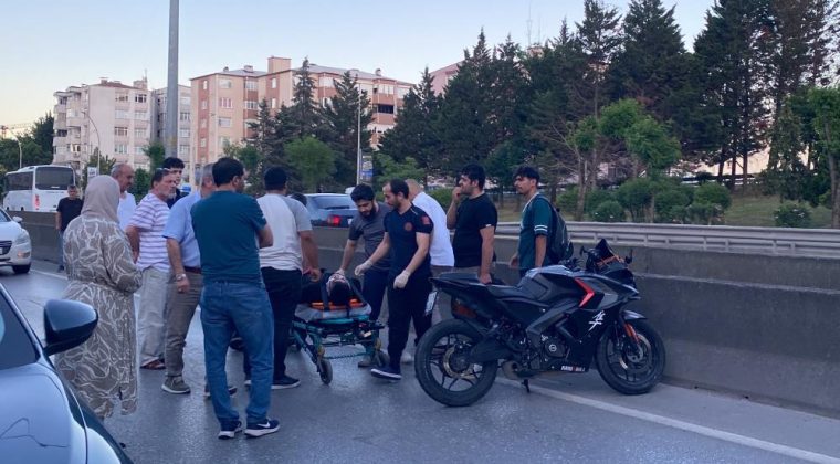 Motosiklet otomobile çarptı: Sürücü ağır yaralandı