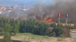 Korkunç yangın: Bölgedeki evler tahliye edildi