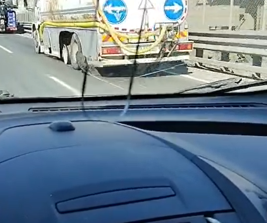 TEM’de lastik patladı, trafik kilitlendi