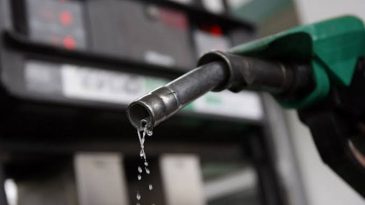 Petrolün ateşi söndü ama depodaki yangın sürüyor
