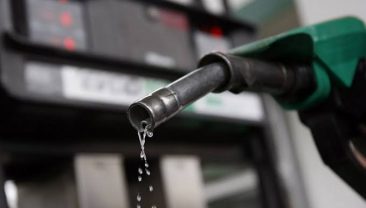 Petrolün ateşi söndü ama depodaki yangın sürüyor