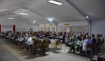 Vali İlhami Aktaş gazi aileleri ve yakınlarıyla buluştu