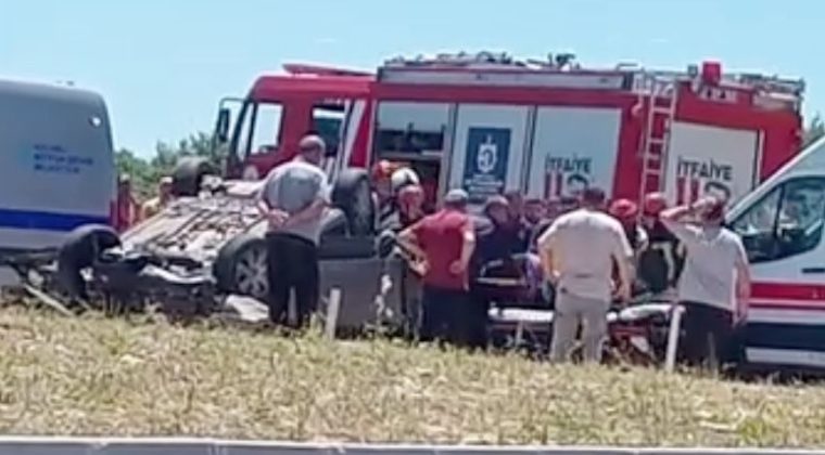 Kocaeli’de kaza! Otomobil takla attı