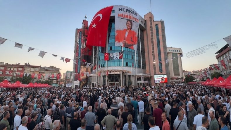“Herkes için Hürriyet” afişi altında Fatma Başkan’a güçlü destek