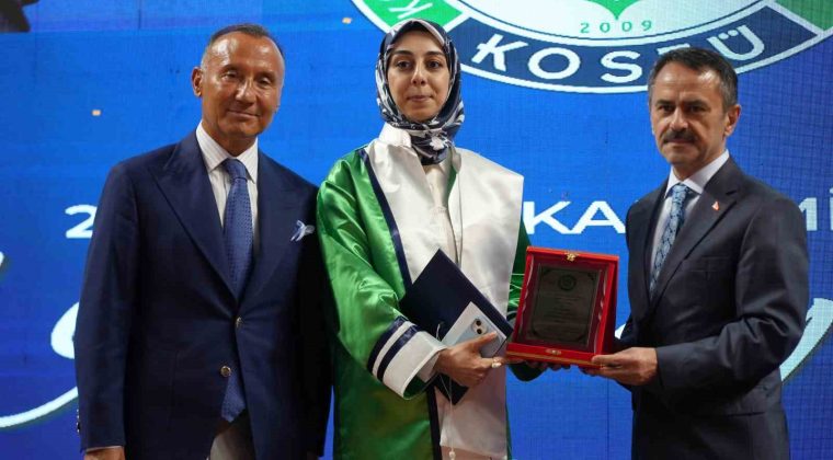 Kocaeli’deki tek Psikoloji Bölümü ilk mezunlarını verdi: Üçüncü lisansında üniversite birincisi oldu
