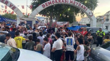 Festivalde kiraz kapmak için adeta yarıştılar