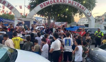 Festivalde kiraz kapmak için adeta yarıştılar