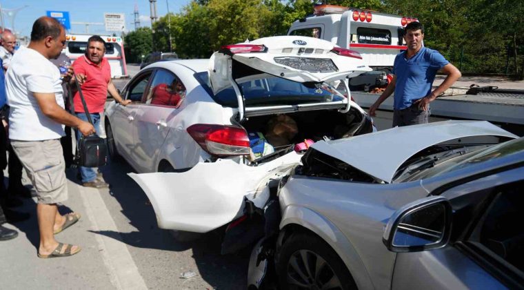 Kocaeli’de zincirleme kaza: 1’i çocuk 3 yaralı