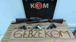 Kocaeli polisinden operasyon: İşte aramalarda ele geçirilenler