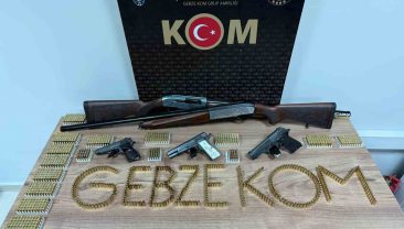 Kocaeli polisinden operasyon: İşte aramalarda ele geçirilenler