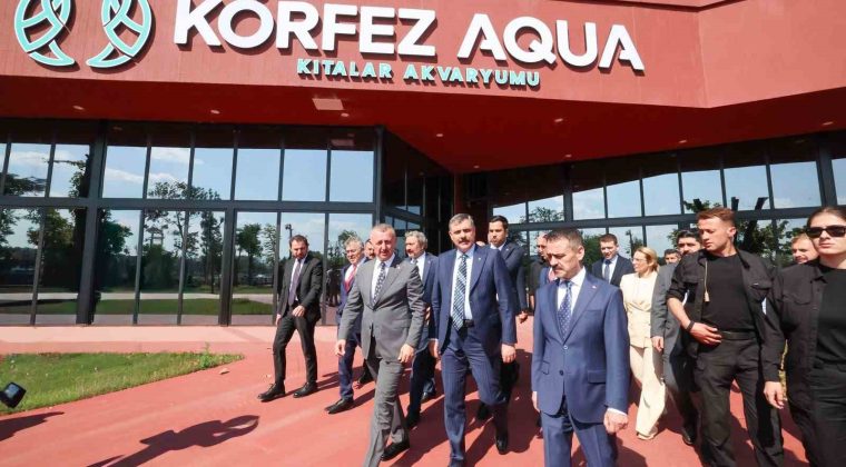 İçişleri Bakanı Mustafa Çiftçi Körfez Aquapark’ı gezdi