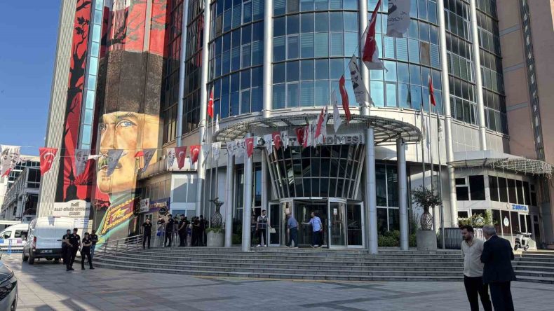 İzmit Belediyesi’ne düzenlenen operasyonda yeni gelişme: İşte detaylar…