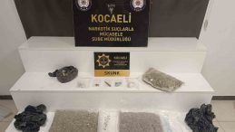 Kocaeli Polisinden uyuşturucu tacirlerine darbe: Kilolarca skunk ele geçirildi