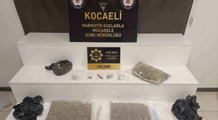 Kocaeli Polisinden uyuşturucu tacirlerine darbe: Kilolarca skunk ele geçirildi