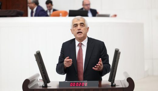 Gergerlioğlu Meclis’te esti gürledi: “Safiport’tan vergi alınmıyor, esnaf ise perişan!”