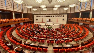 TBMM’de tarihi değişim: Yeni Parti resmen ana muhalefet rolünü üstlendi