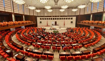 TBMM’de tarihi değişim: Yeni Parti resmen ana muhalefet rolünü üstlendi