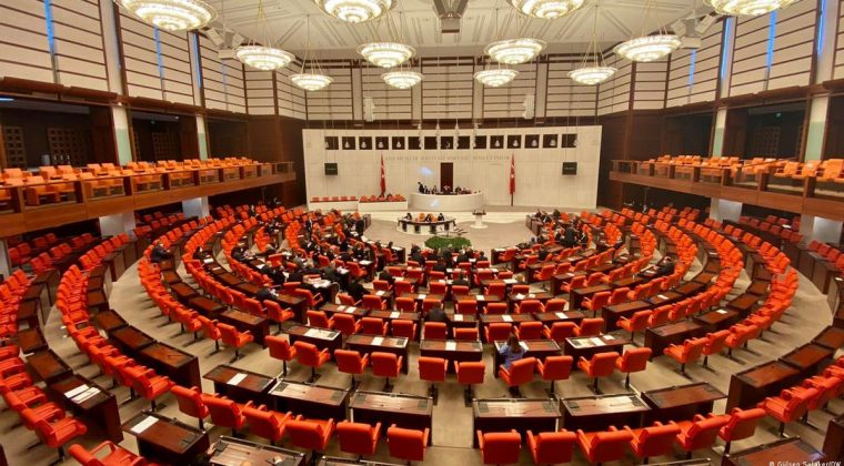TBMM’de tarihi değişim: Yeni Parti resmen ana muhalefet rolünü üstlendi